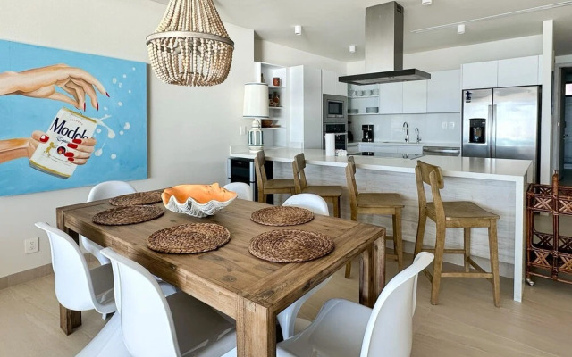 Has it all Beachfront Retreat With Stunning Views