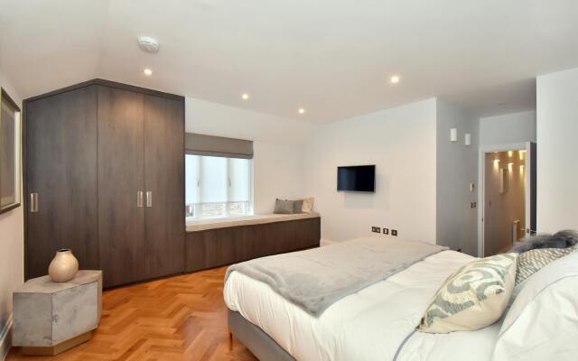 Stunning Mayfair 3 Bed £8 million Air Conditioned