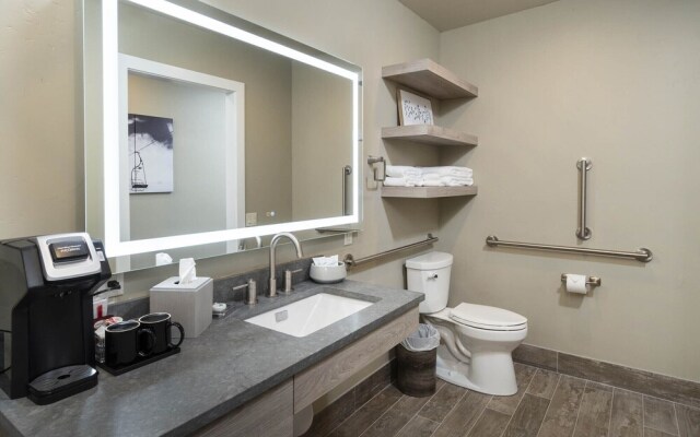 Ski Inn Taphouse Hotel