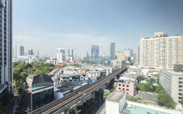 Metropolitan Residence Phrakanong by Favstay