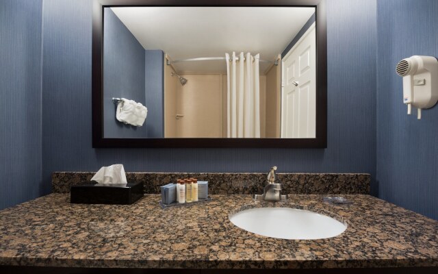 La Quinta Inn & Suites St. Louis Airport - Riverport