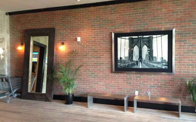Pelicanstay near Holland Tunnel