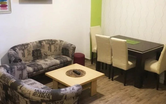 Hostel Theater 011