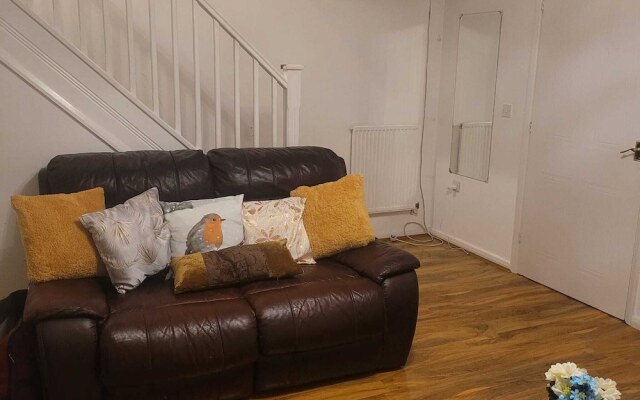 Exquisite 3-bed Royal Pearl Home in Greater London