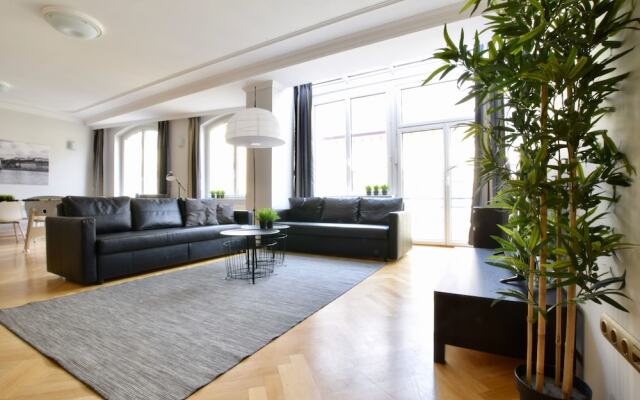 Luxury Apartment by Hi5 - Lovag Suites