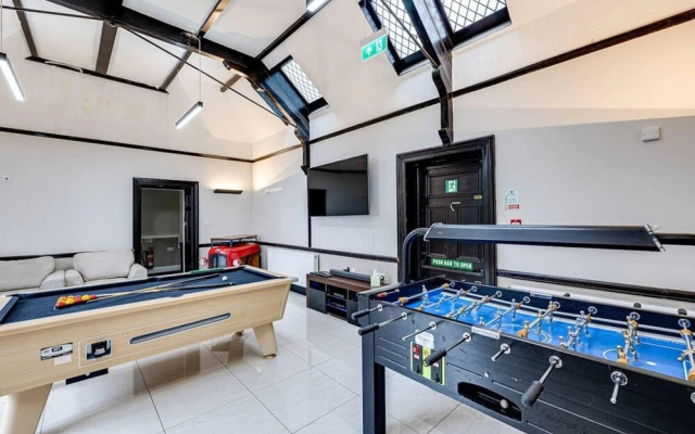 Delightful Holiday Home With sea Views and Hot Tub