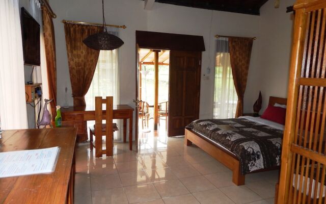 Alamanda Villa's Rooms & Adventure