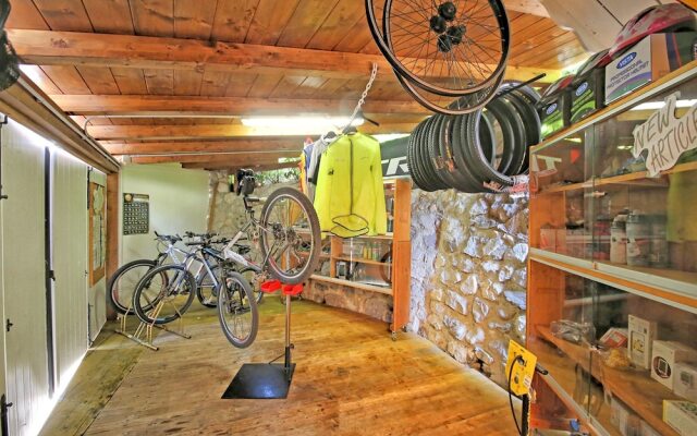 Lake Garda, Beautiful Residence Features Many Facilities