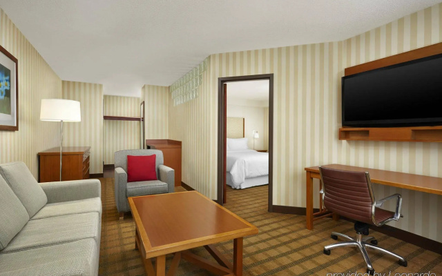 Four Points by Sheraton Edmonton South