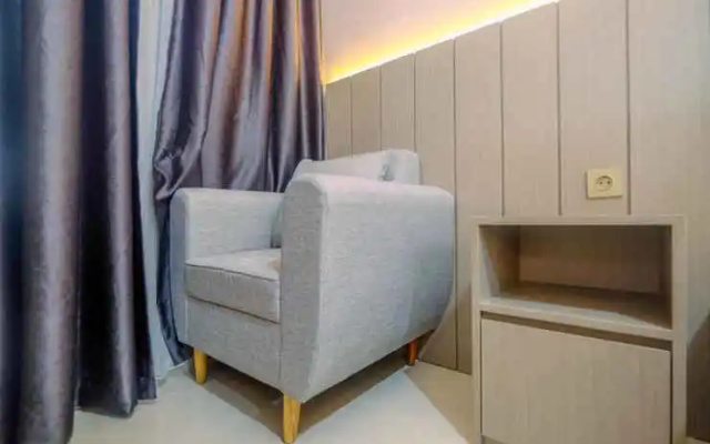 Comfy and Nice Studio Apartment at Transpark Cibubur By Travelio