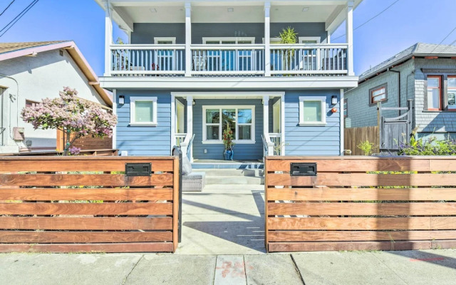 Sunny Oakland Retreat w/ Patio & Cute Garden!