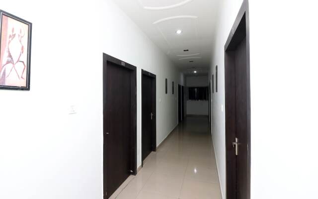 OYO 24199 Hotel Ojus Tower