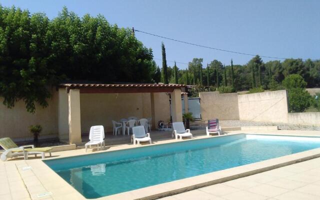 Villa de 2 chambres avec piscine privee jardin et wifi a Mormoiron