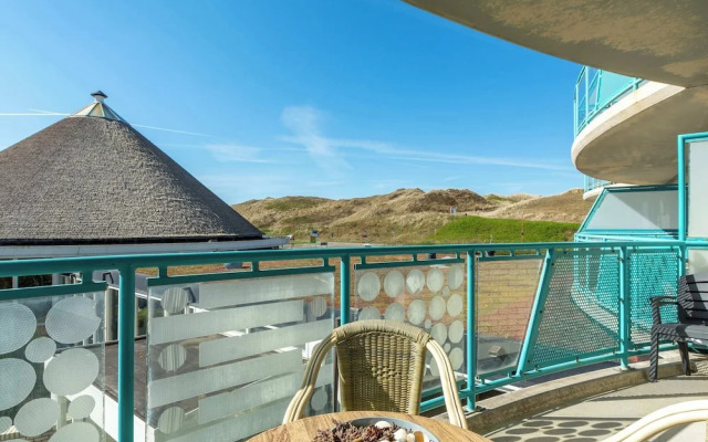 Spacious Seaside Apartment