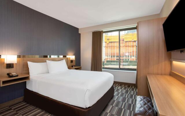 Microtel Inn by Wyndham Long Island City