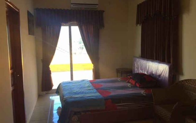 Villa Mila Tepi Pantai Karang Hawu