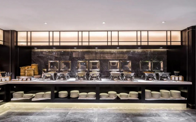 Western Royal Palace Hotel