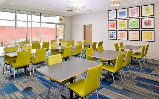 Holiday Inn Express & Suites Madison by IHG