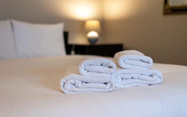 Luxury 2BR Flat in Knightsbridge W/patio, 4 Guests