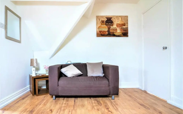 Travellers Stays In The Heart Of Orrell Park