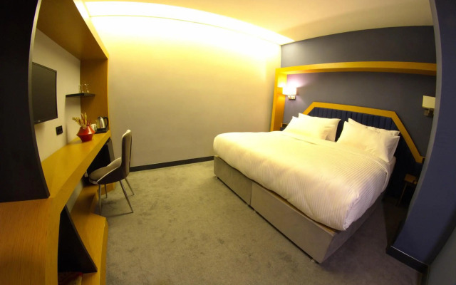 Roof 264 Hotel and Suites