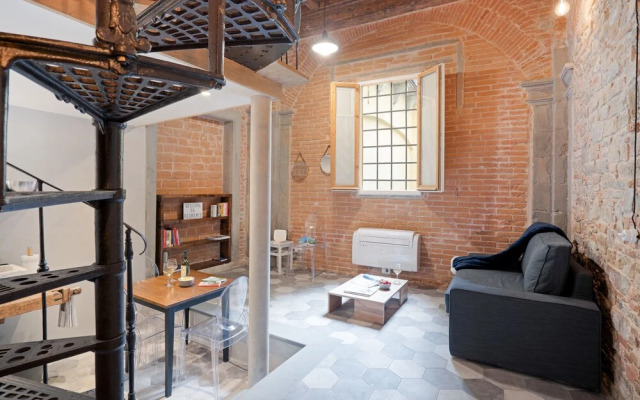 Florence Oltrarno Duplex Apartment
