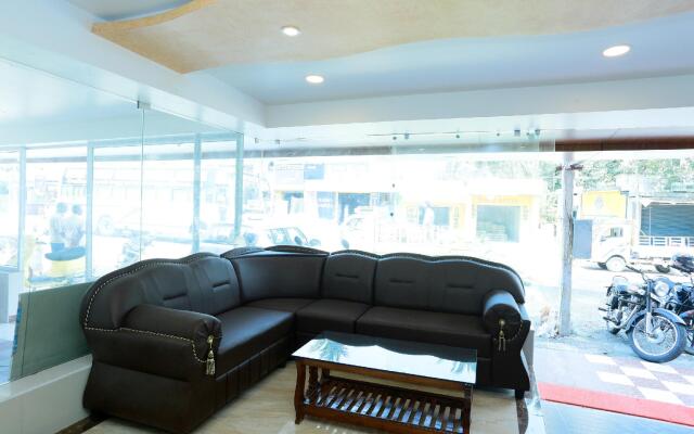 OYO 16388 Hotel Jeyam