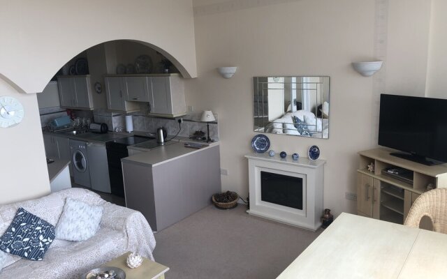 Stunning Beach Front Apartment in Caswell Swansea