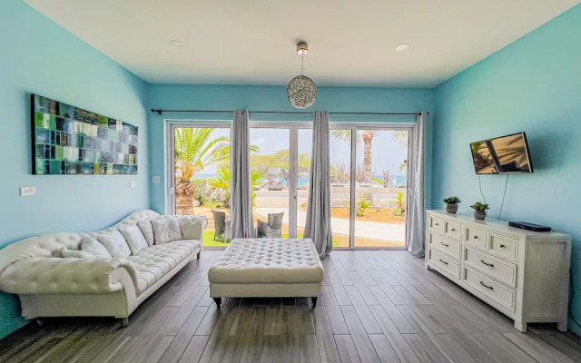 Direct Ocean Front Villa With Private Pool + View! Boca Catalina Malmok!