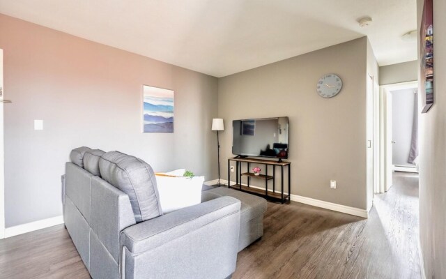 2BR Apt w King Bed and Netflix- Prime Location