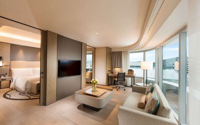 Conrad Manila