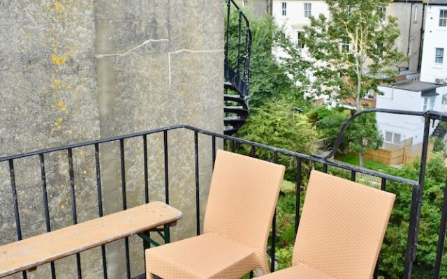 Studio Apartment Next to the Seafront
