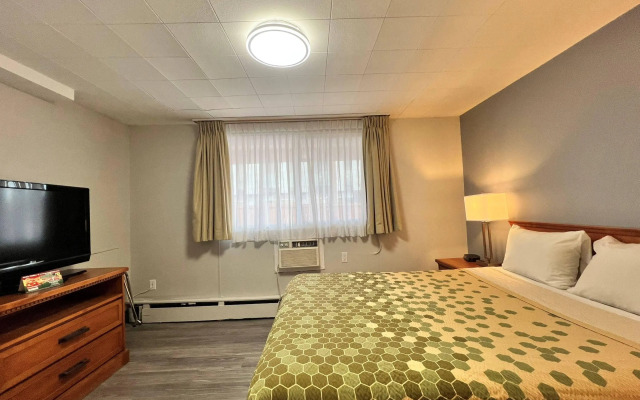 Econo Lodge Motel Village