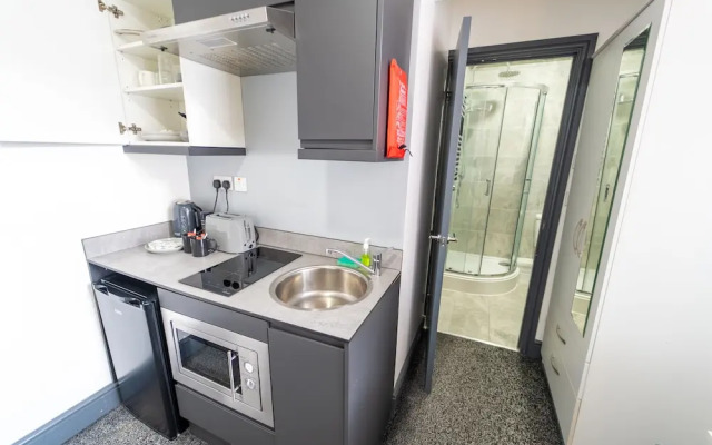 76 Bournbrook Road Equipped Studios Near QE