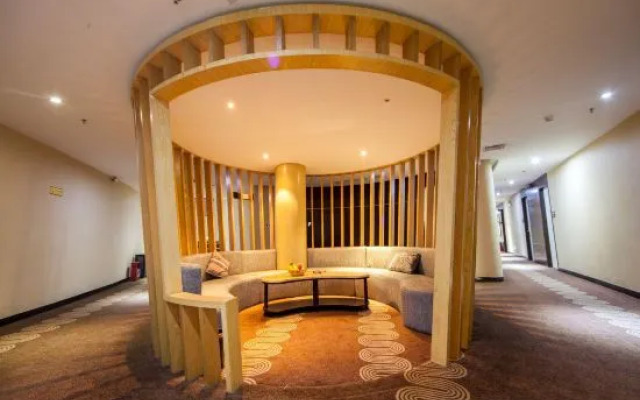 Fengsheng Hotel (Guangzhou Panyu Chimelong Zoo North Gate)