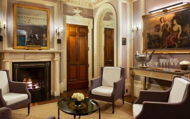 Le Dokhan’s Paris Arc de Triomphe, a Tribute Portfolio Hotel