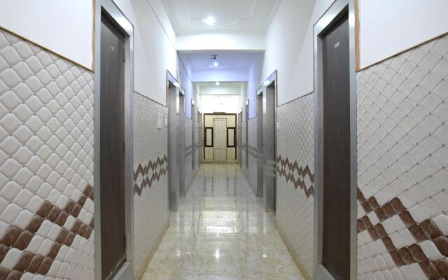 OYO 5239 Hotel Satya Shree