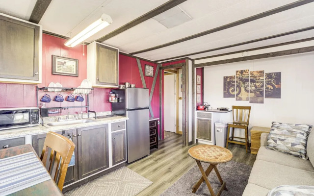 6 Mi to Old Town, Panoramic Views: Cottonwood Gem!