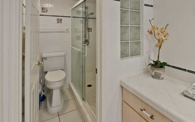 Valley Isle 705 by RedAwning