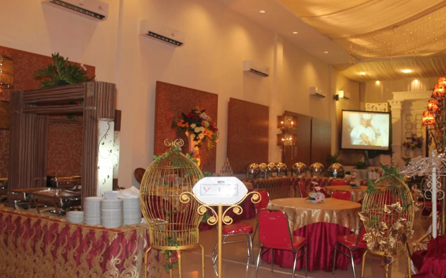 De Resort Hotel and Convention