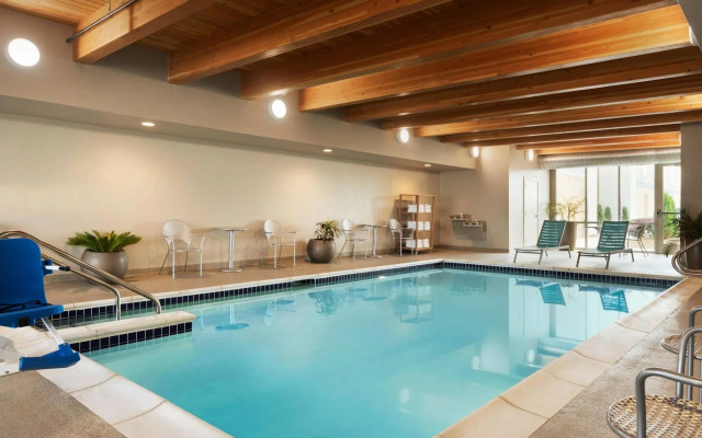 Home2 Suites By Hilton Milwaukee Brookfield