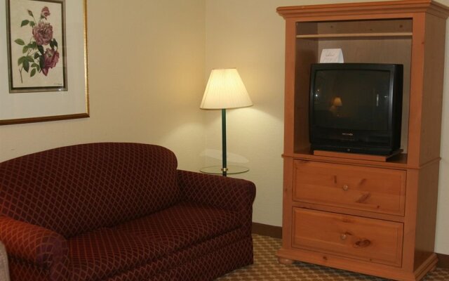 Lexington Inn & Suites - Columbus North/Polaris