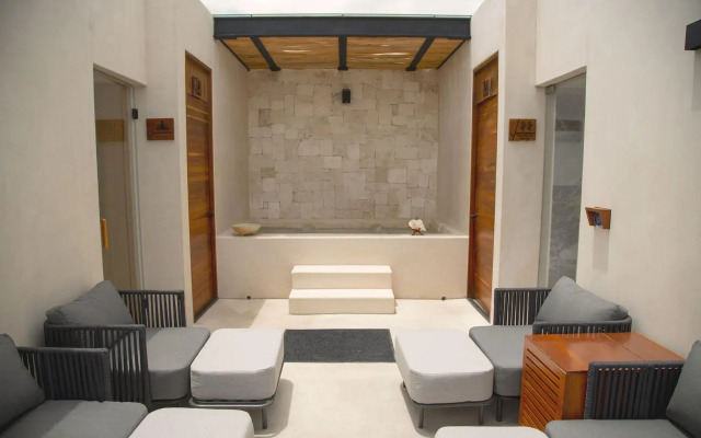 Hive Cancun by G Hotels