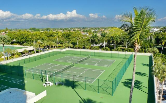 Cozy Beachfront Getaway With Pool and spa