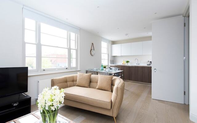 Bright and Modern 1BR flat in West London