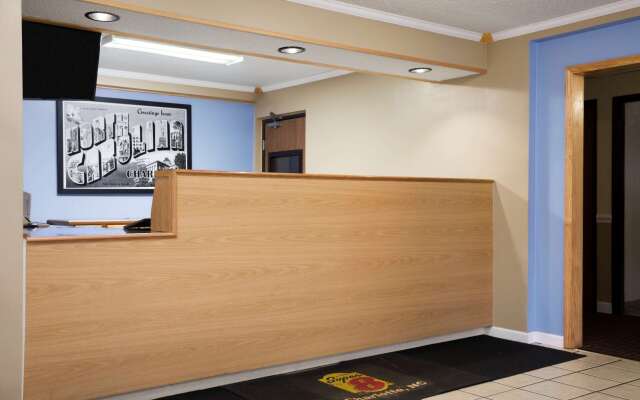 Super 8 by Wyndham Charlotte University