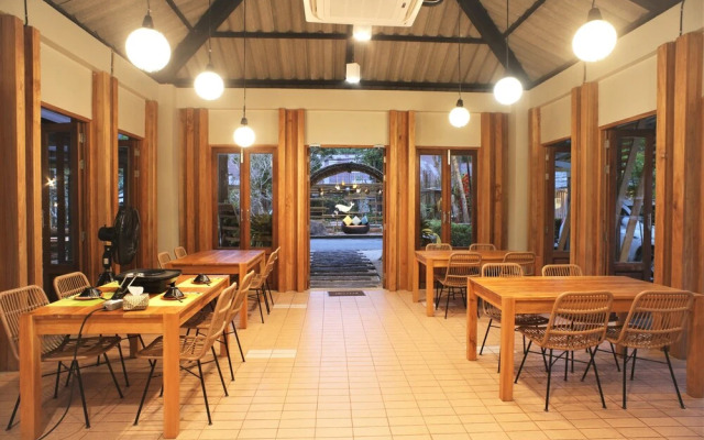 Dugong Village-Green Hotel