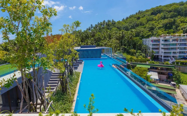 The Aristo Beach Front 713 by Holy Cow