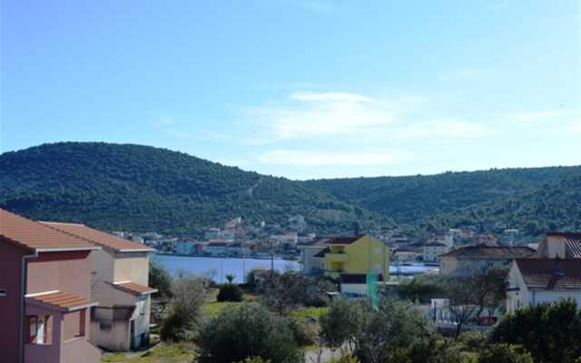Apartments Mladen