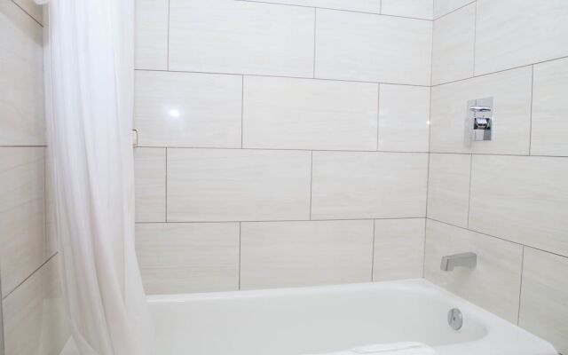 Twin Pine Inn & Suites